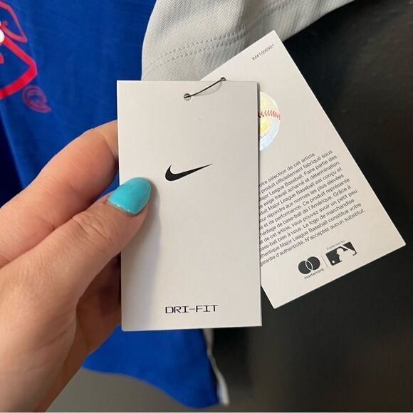 Chicago Cubs Nike Women's Slub Performance V-Neck Boxy T-Shirt - Silver/Royal - Picture 8 of 14